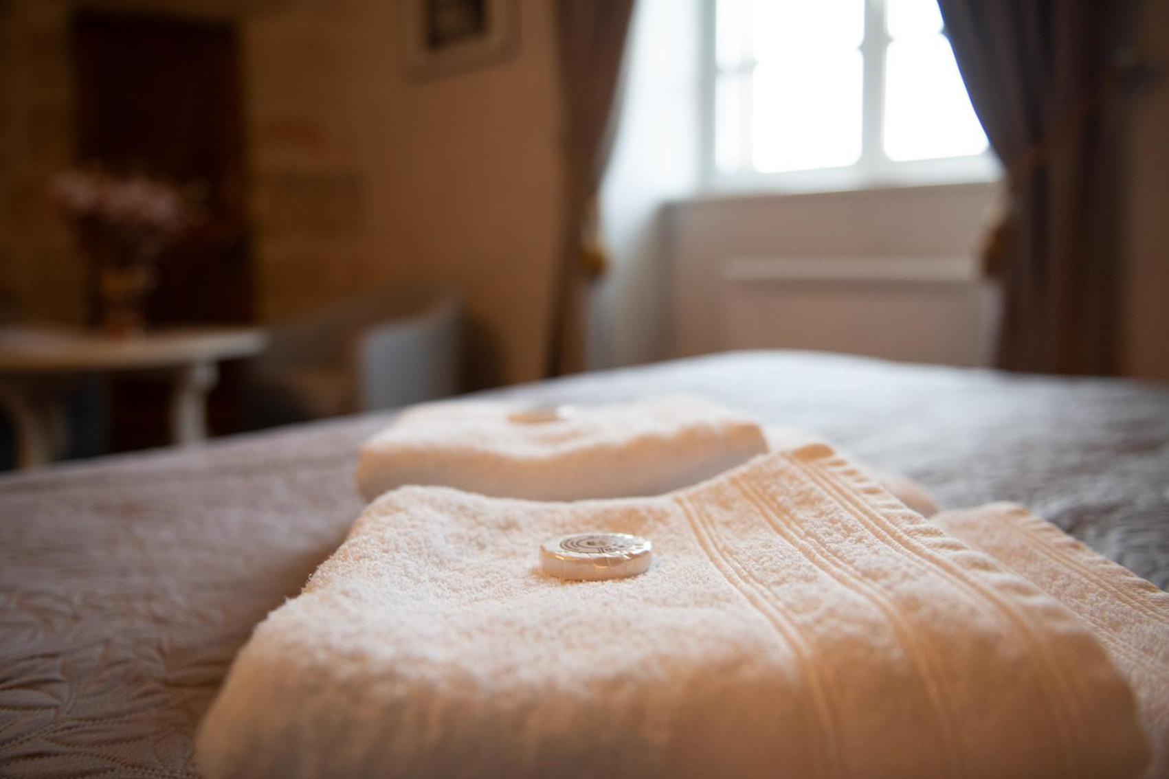 Pat A Touille Bed & Breakfast Treignac Bagian luar foto